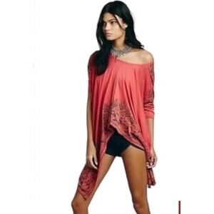 Free People pick me up tee oversized Asymmetrical top red size medium